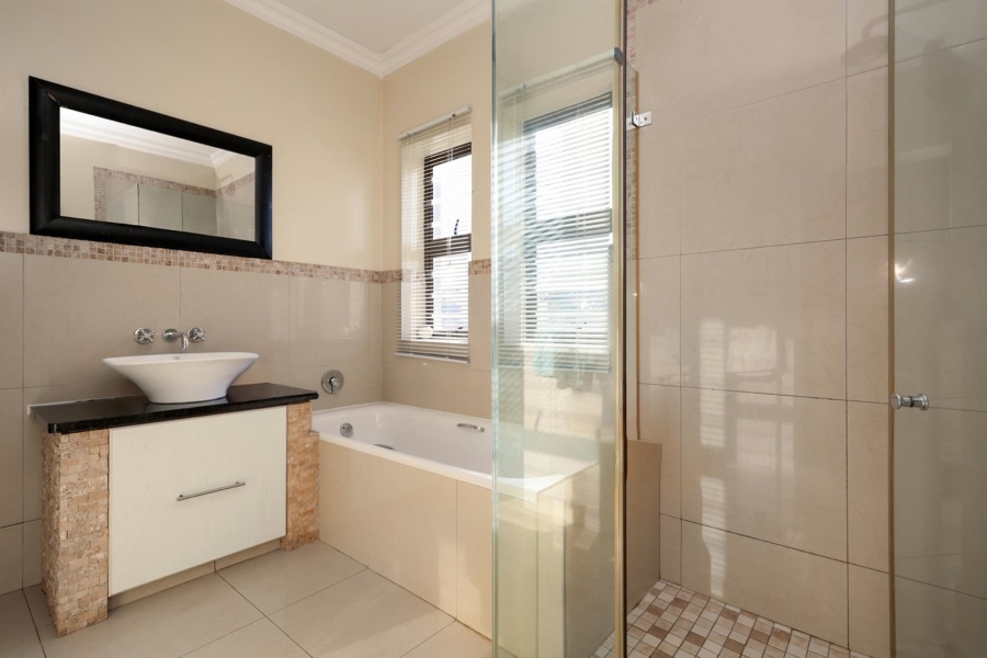 3 Bedroom Property for Sale in Kraaibosch Western Cape
